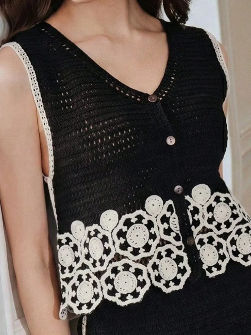 Black Casual Women's Hollow Embroidered Sleeveless Knit Vest Top